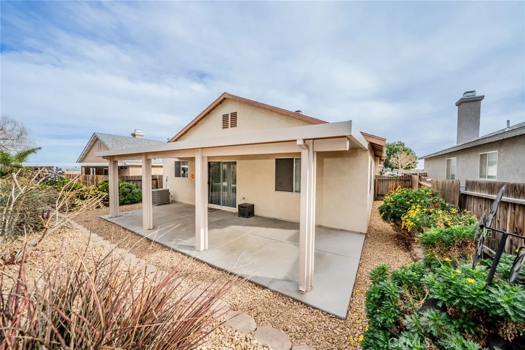 13686 Sylvan Oaks Road, Victorville, California 92392 home-pic-32