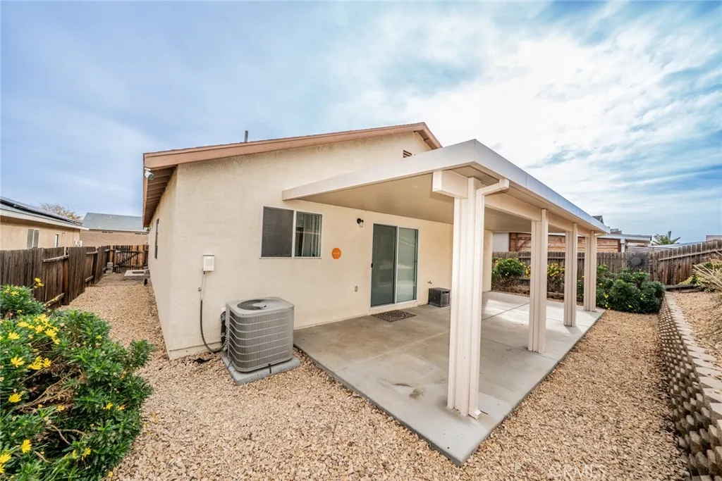 13686 Sylvan Oaks Road, Victorville, California 92392 home-pic-31