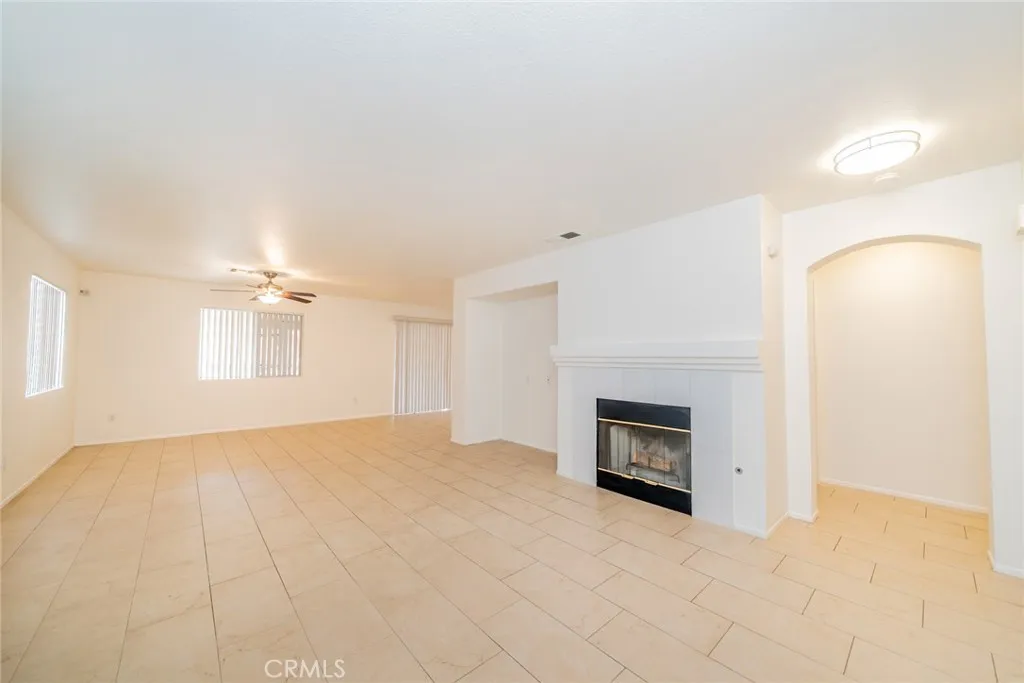 13686 Sylvan Oaks Road, Victorville, California 92392 home-pic-7