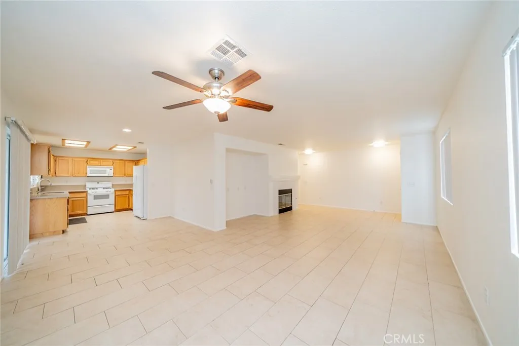 13686 Sylvan Oaks Road, Victorville, California 92392 home-pic-4