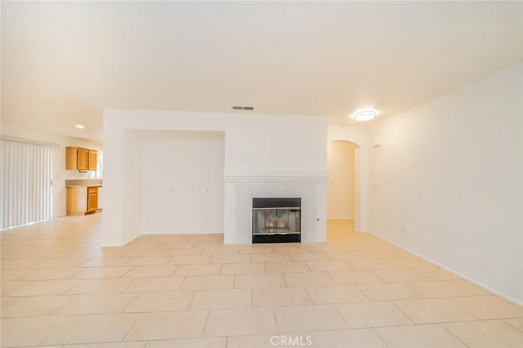 13686 Sylvan Oaks Road, Victorville, California 92392 home-pic-12