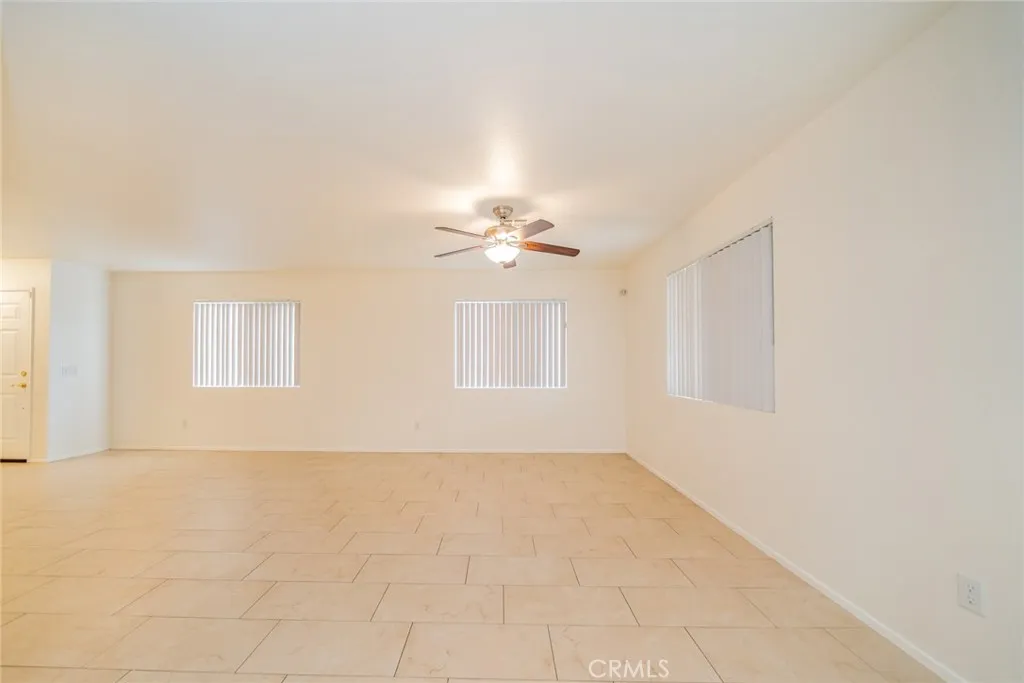 13686 Sylvan Oaks Road, Victorville, California 92392 home-pic-11