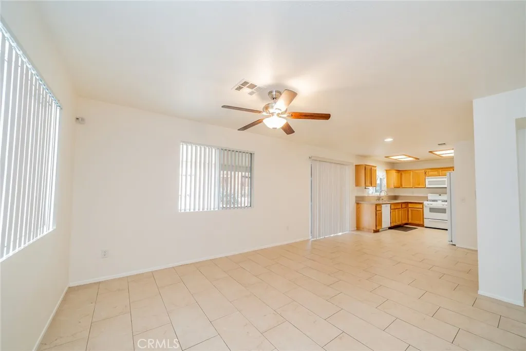 13686 Sylvan Oaks Road, Victorville, California 92392 home-pic-6