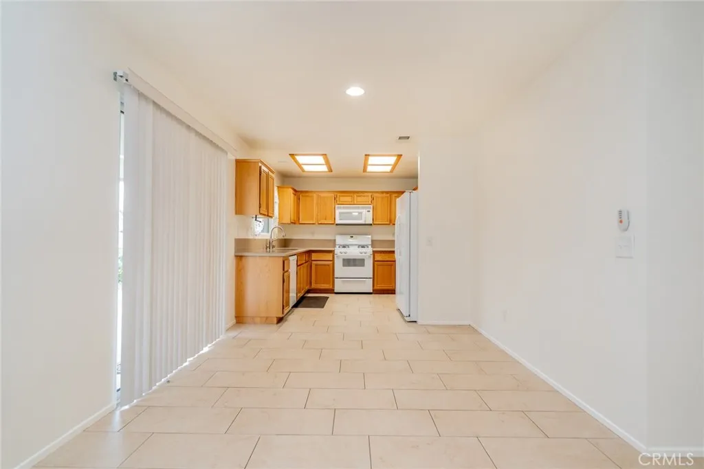 13686 Sylvan Oaks Road, Victorville, California 92392 home-pic-5
