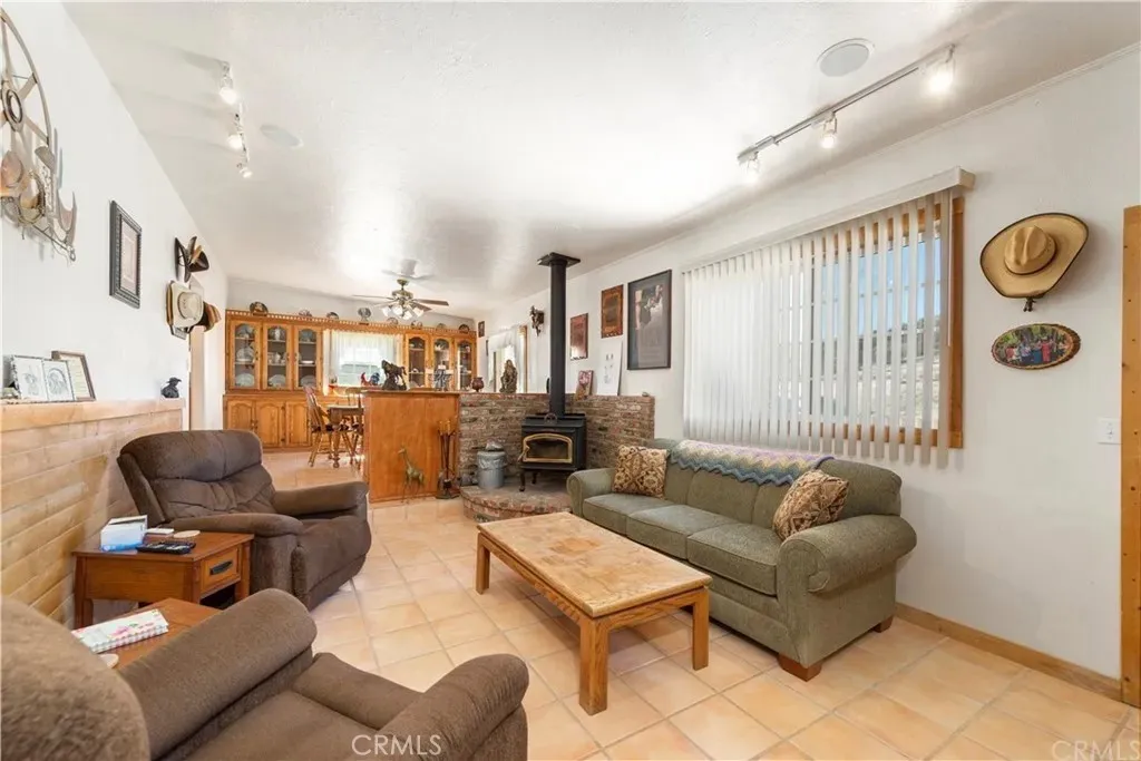 42343 Witten Drive, Aguanga, California 92536 home-pic-3