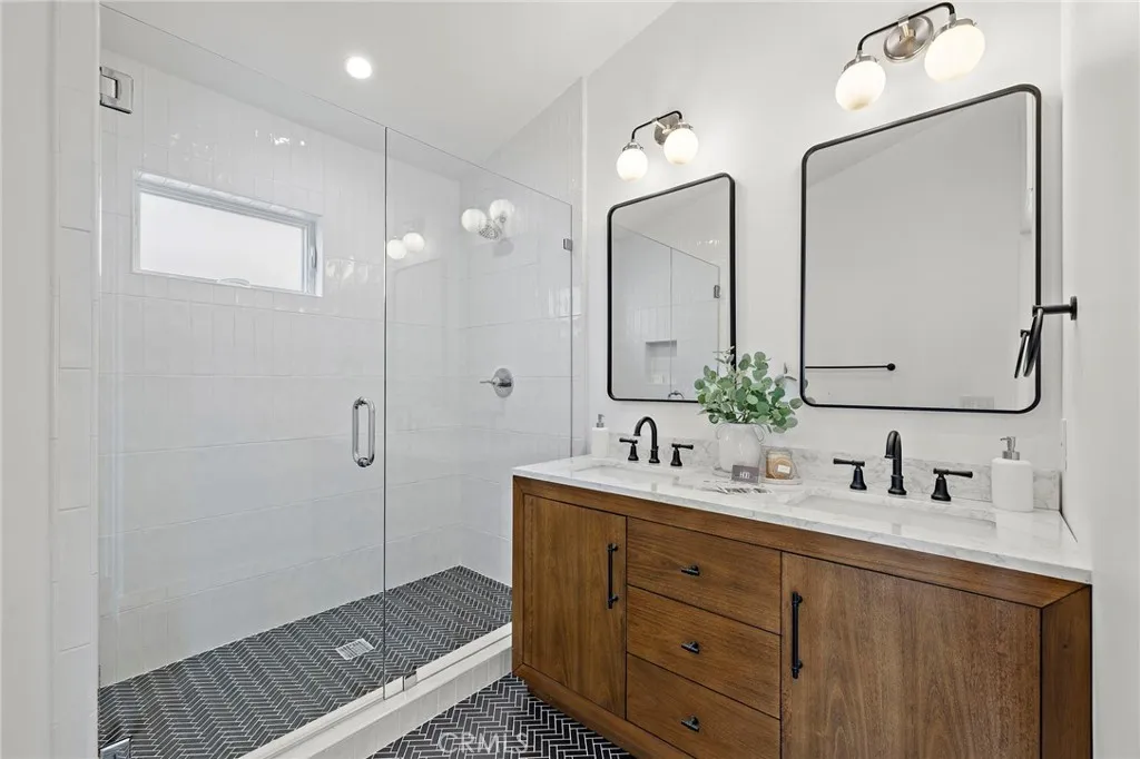 684 Seaview, Laguna Beach, California 92651 home-pic-16