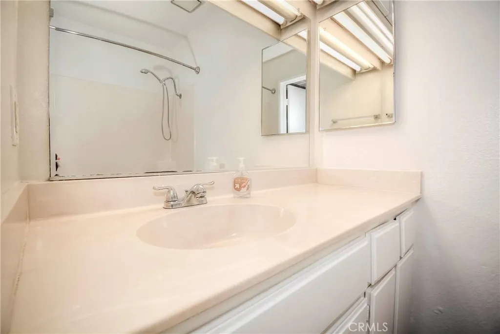 3736 Oak Creek, Ontario, California 91761 home-pic-10