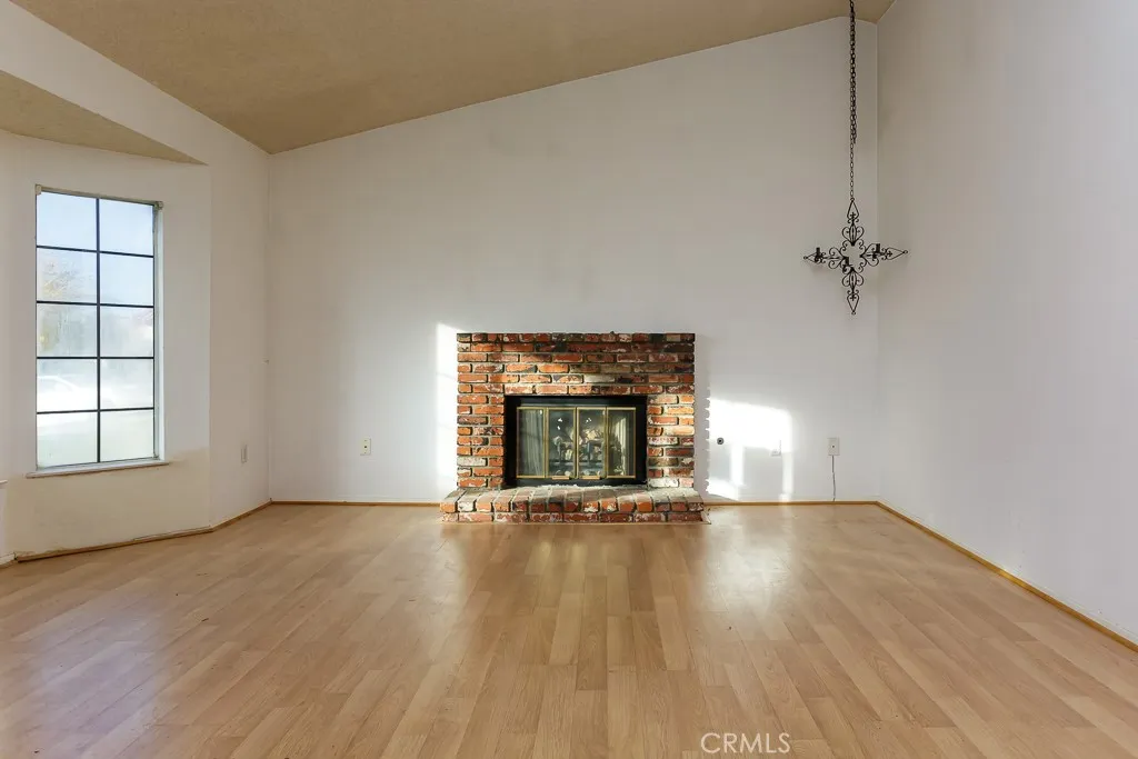 37012 Calle Bonita, Palmdale, California 93550 home-pic-6