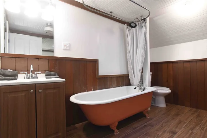 Bathroom — vintage claw-foot tub