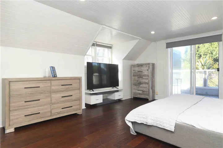 Primary bedroom — main sleeping area