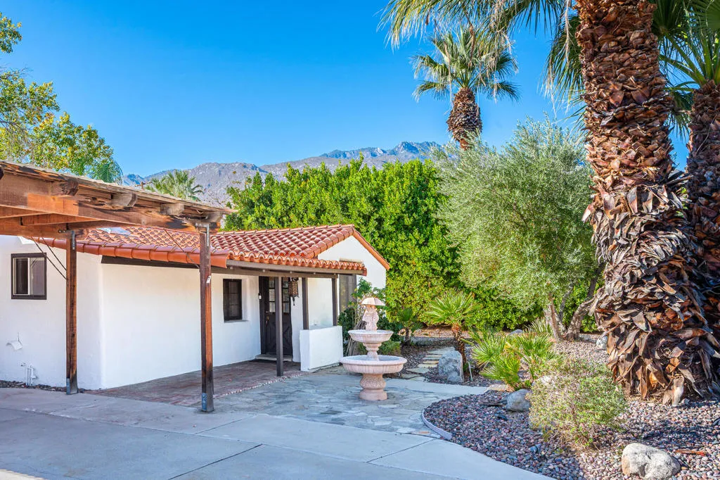 1065 E San Jacinto Way, Palm Springs, California 92262 home-pic-4
