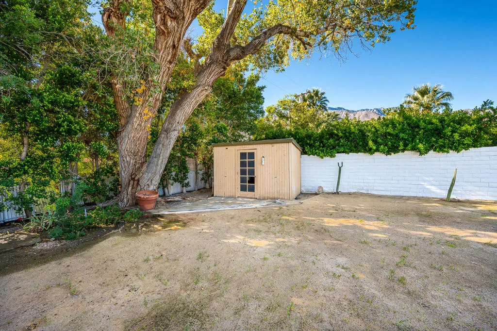 1065 E San Jacinto Way, Palm Springs, California 92262 home-pic-40