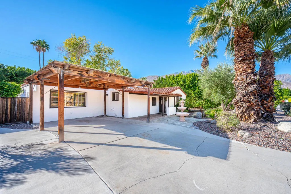 1065 E San Jacinto Way, Palm Springs, California 92262 home-pic-3