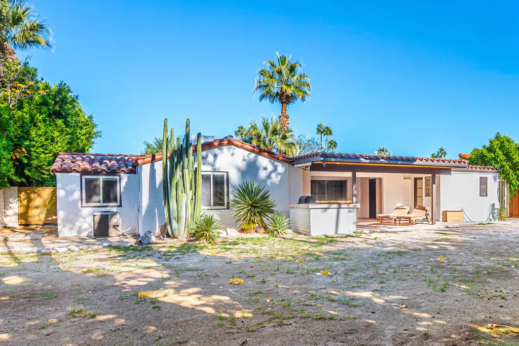 1065 E San Jacinto Way, Palm Springs, California 92262 home-pic-37