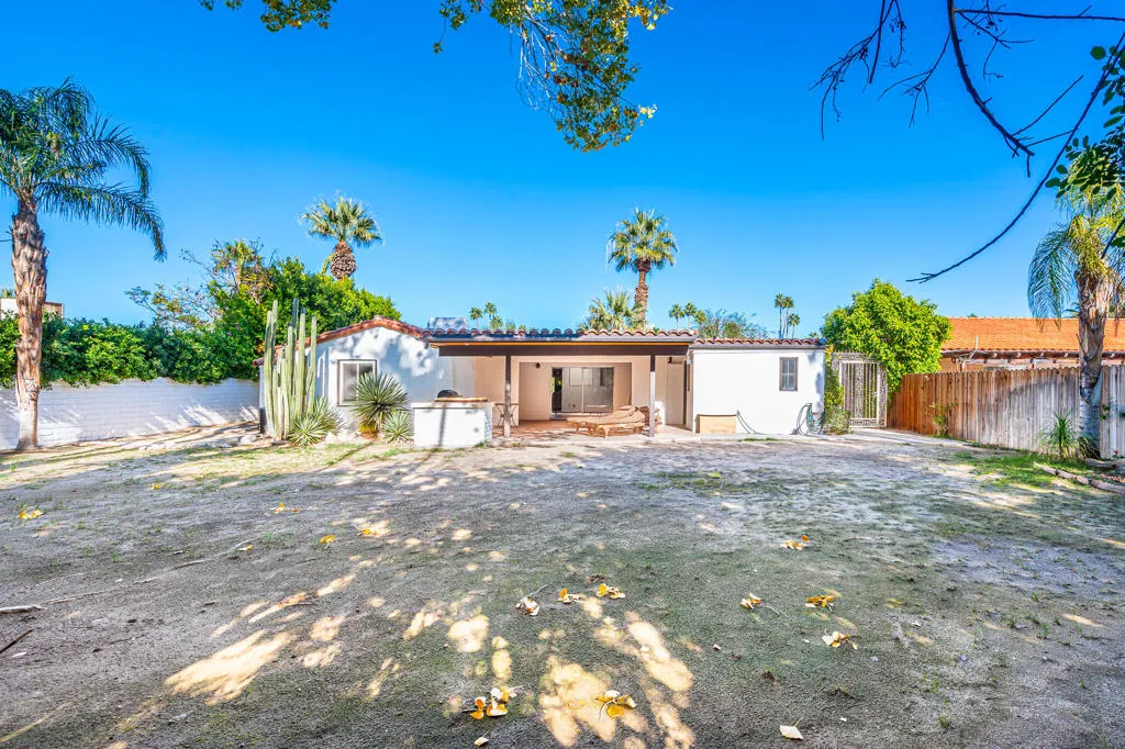 1065 E San Jacinto Way, Palm Springs, California 92262 home-pic-36