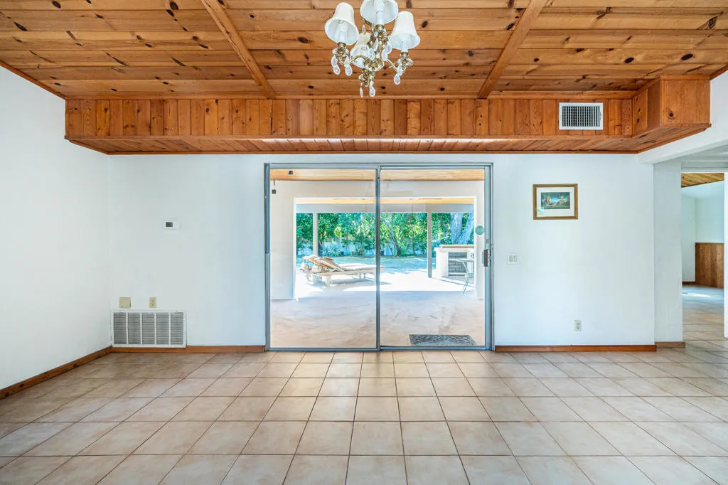 1065 E San Jacinto Way, Palm Springs, California 92262 home-pic-11