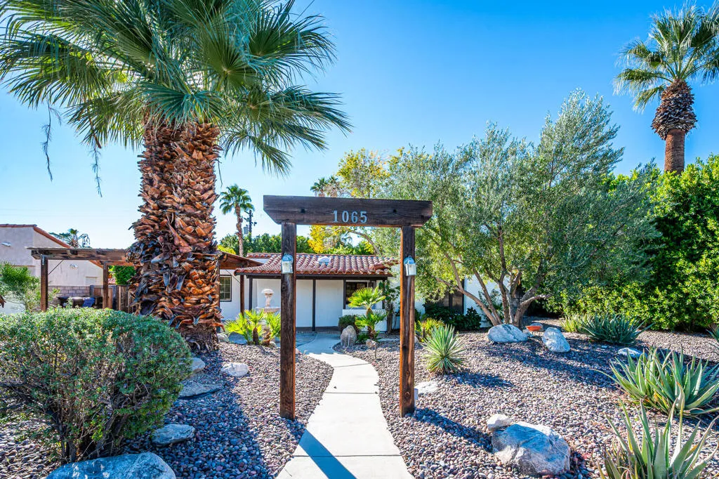 1065 E San Jacinto Way, Palm Springs, California 92262 home-pic-2
