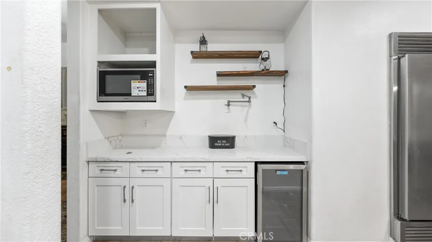 Convenient additional prep and storage