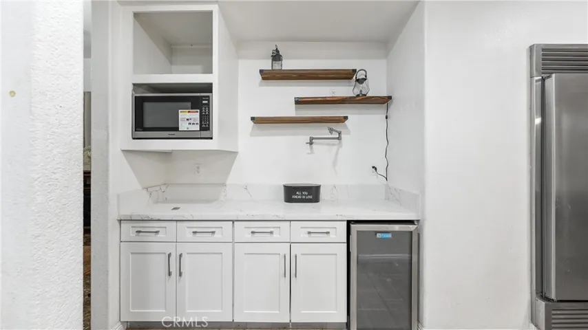 Convenient additional prep and storage