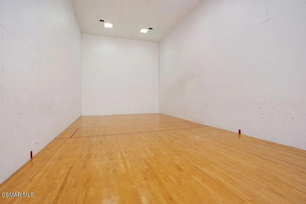 697 Sutton Crest Trail 302, Oak Park, California 91377 home-pic-36