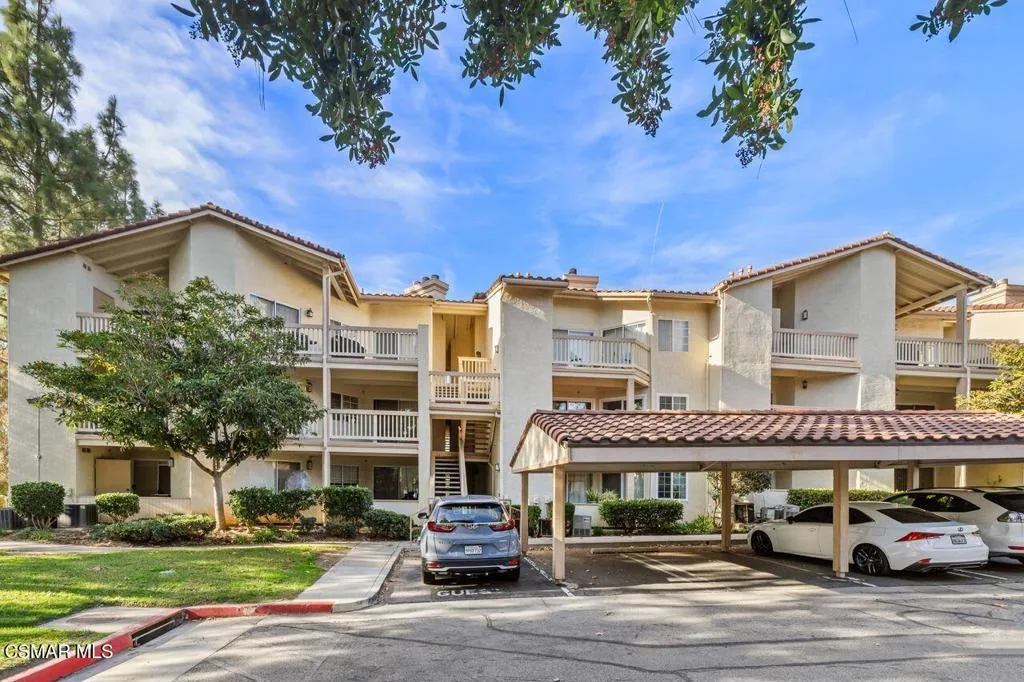 697 Sutton Crest Trail 302, Oak Park, California 91377 home-pic-47