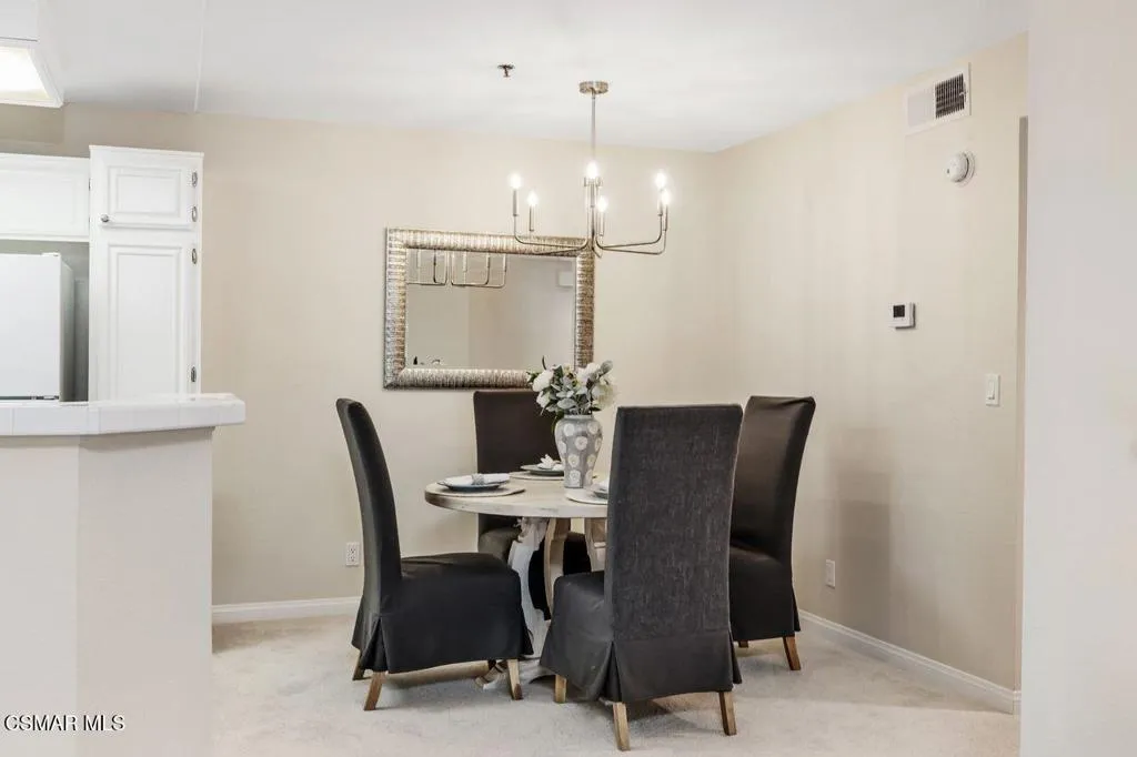 697 Sutton Crest Trail 302, Oak Park, California 91377 home-pic-8