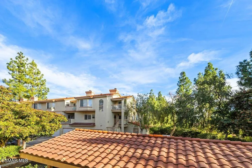 697 Sutton Crest Trail 302, Oak Park, California 91377 home-pic-30