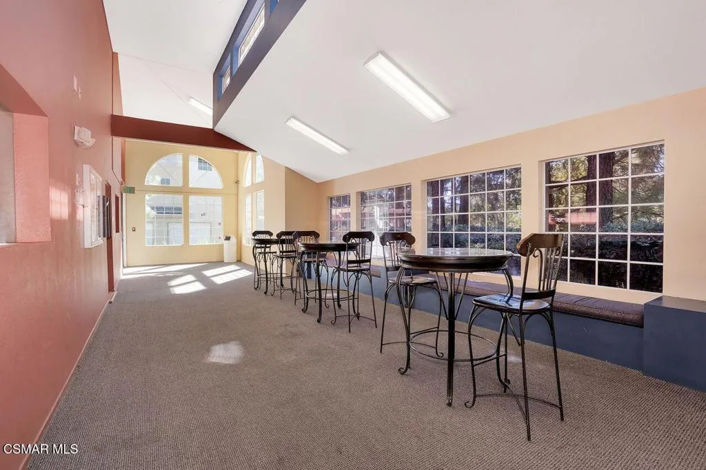 697 Sutton Crest Trail 302, Oak Park, California 91377 home-pic-44