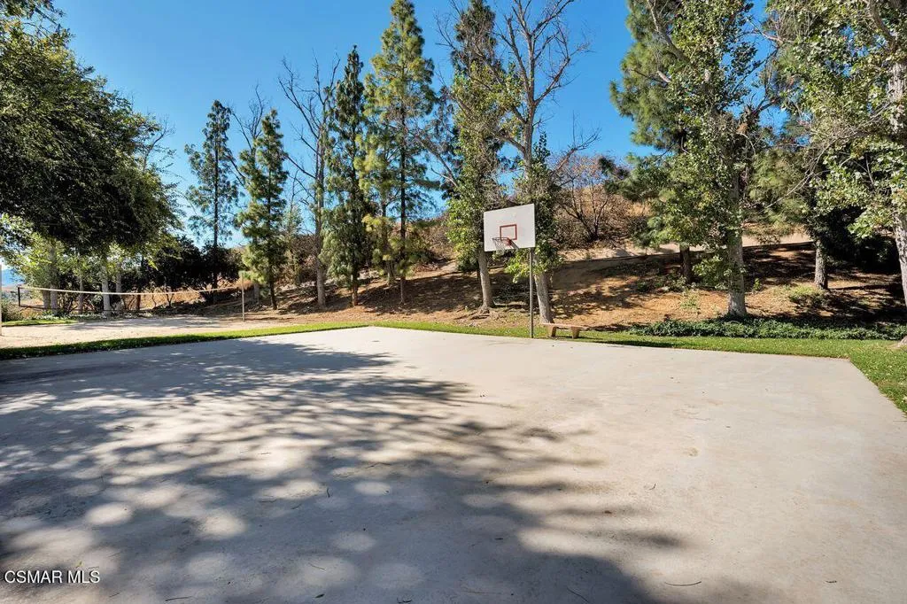 697 Sutton Crest Trail 302, Oak Park, California 91377 home-pic-40