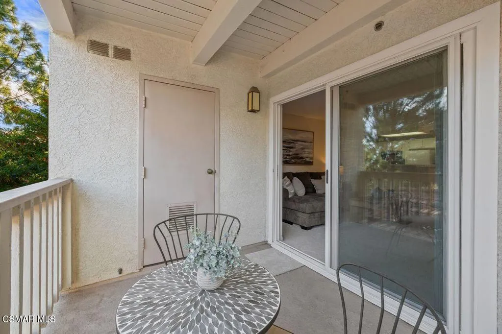 697 Sutton Crest Trail 302, Oak Park, California 91377 home-pic-28