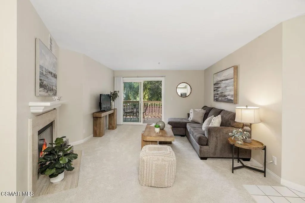 697 Sutton Crest Trail 302, Oak Park, California 91377 home-pic-7
