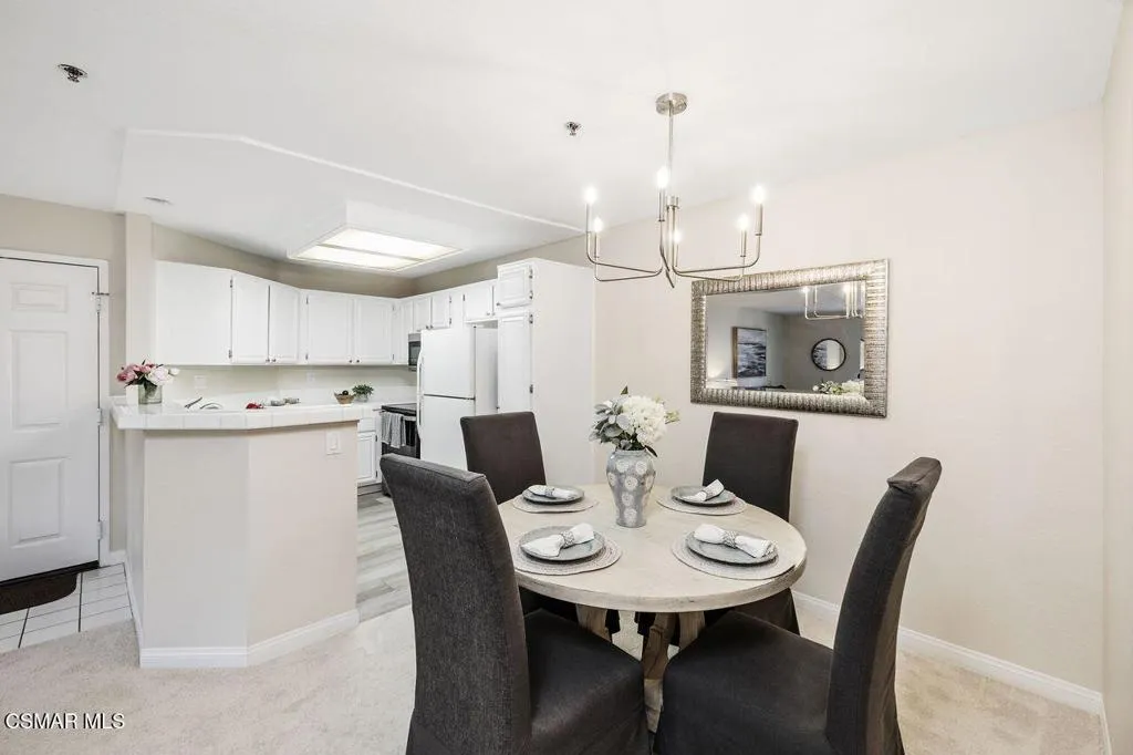 697 Sutton Crest Trail 302, Oak Park, California 91377 home-pic-9