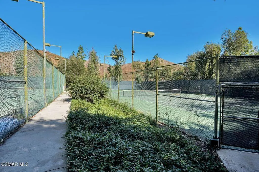697 Sutton Crest Trail 302, Oak Park, California 91377 home-pic-41