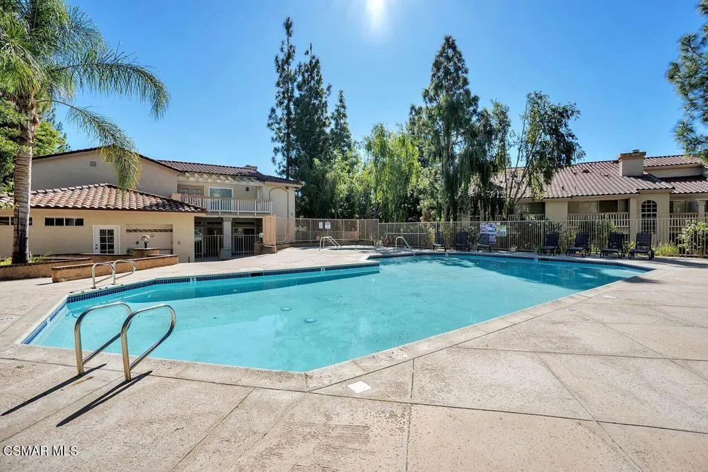 697 Sutton Crest Trail 302, Oak Park, California 91377 home-pic-42