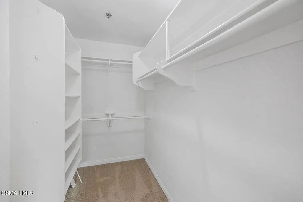 697 Sutton Crest Trail 302, Oak Park, California 91377 home-pic-24