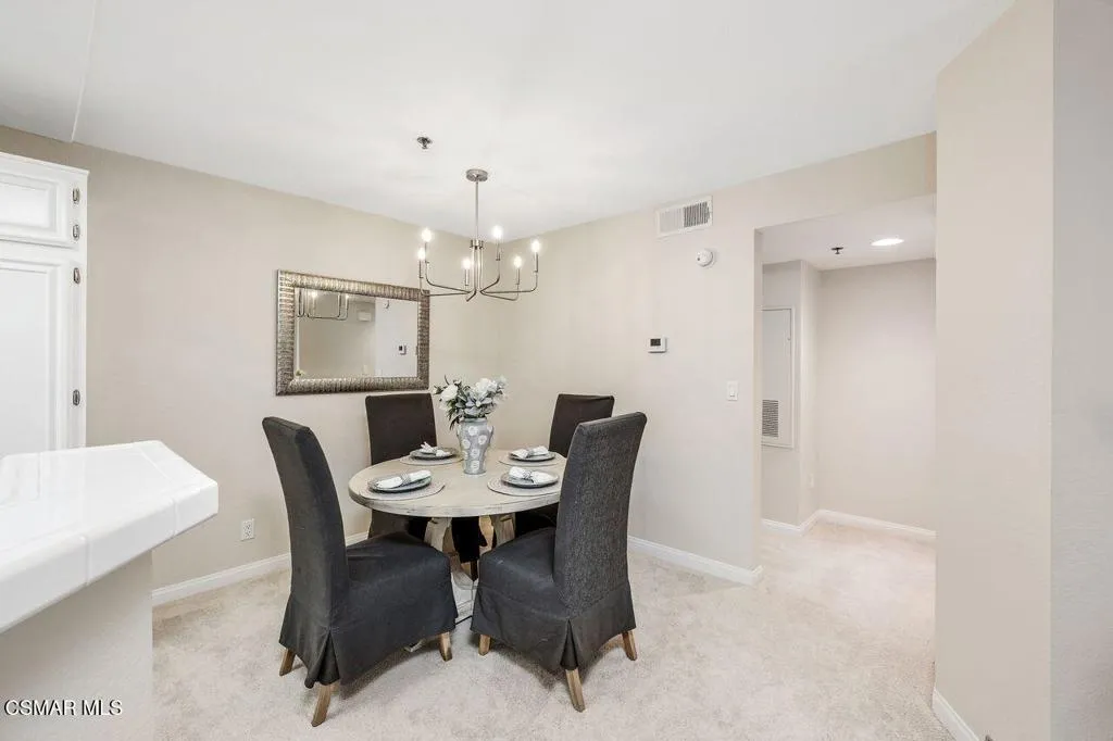 697 Sutton Crest Trail 302, Oak Park, California 91377 home-pic-10