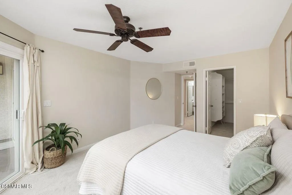 697 Sutton Crest Trail 302, Oak Park, California 91377 home-pic-20