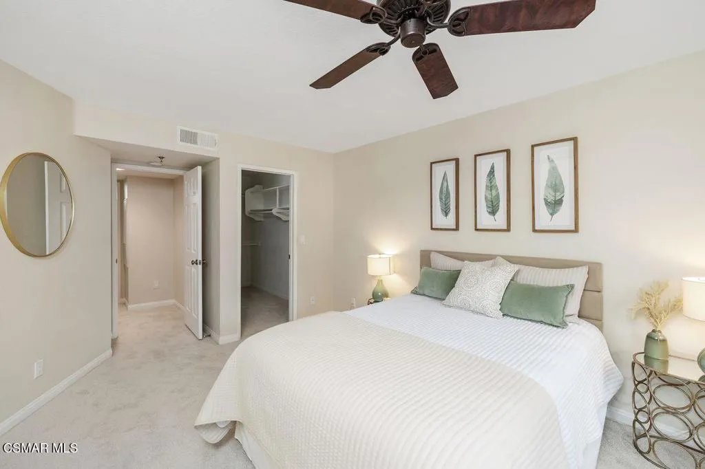 697 Sutton Crest Trail 302, Oak Park, California 91377 home-pic-17