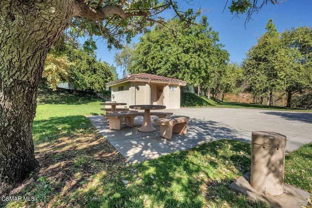 697 Sutton Crest Trail 302, Oak Park, California 91377 home-pic-38