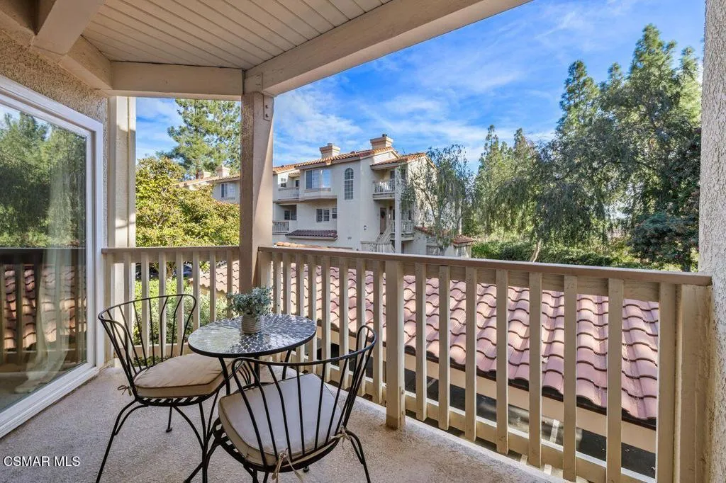 697 Sutton Crest Trail 302, Oak Park, California 91377 home-pic-26