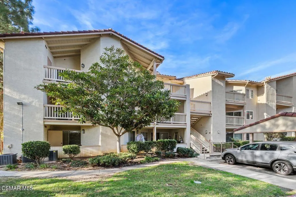 697 Sutton Crest Trail 302, Oak Park, California 91377 home-pic-46