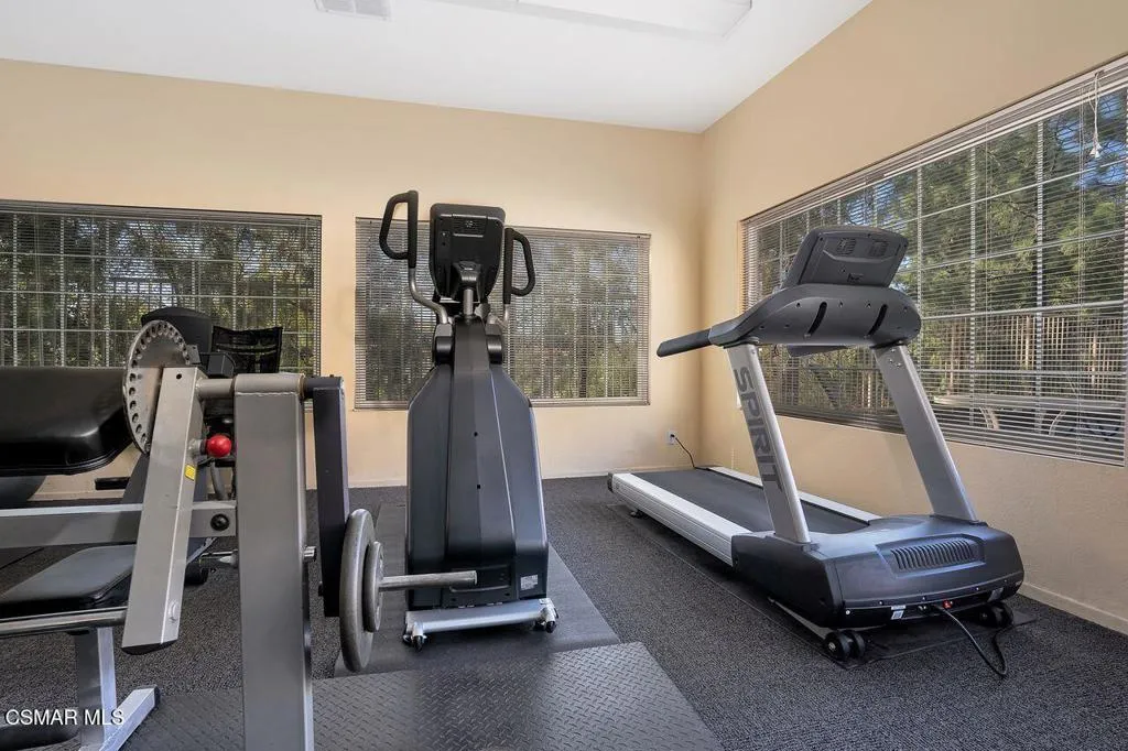 697 Sutton Crest Trail 302, Oak Park, California 91377 home-pic-34