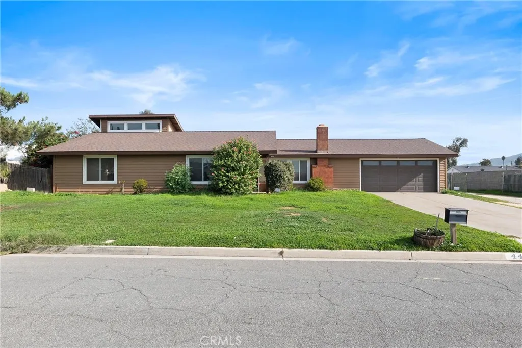 4496 Shetland Lane, Jurupa Valley, California 92509 home-pic-2