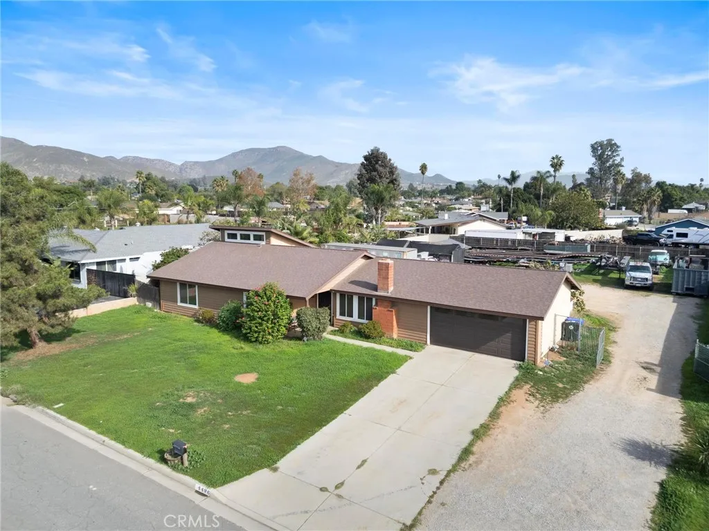 4496 Shetland Lane, Jurupa Valley, California 92509 home-pic-3
