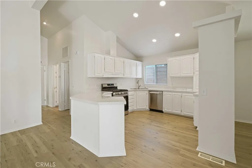 20240 Shadow Island Drive, Canyon Country, California 91351 home-pic-6