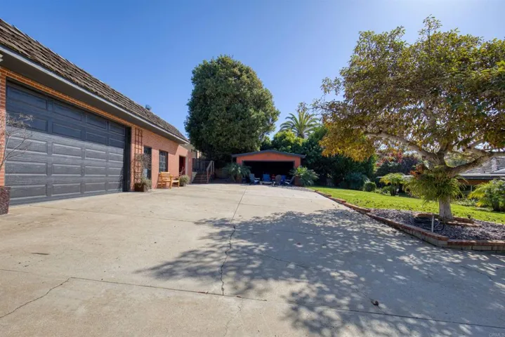 Parking Lot/Garage