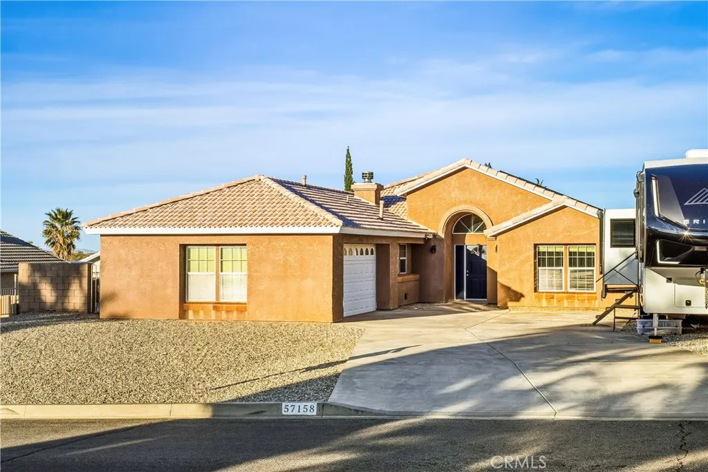 57158 Selecta, Yucca Valley, California 92284 home-pic-1