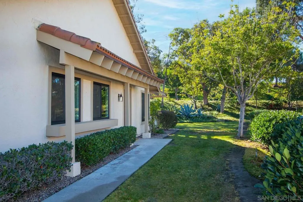 12863 Camino De La Breccia, San Diego, California 92128 home-pic-2