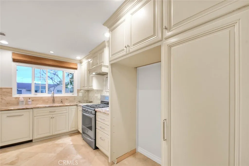 2942 Silva, Lakewood, California 90712 home-pic-12