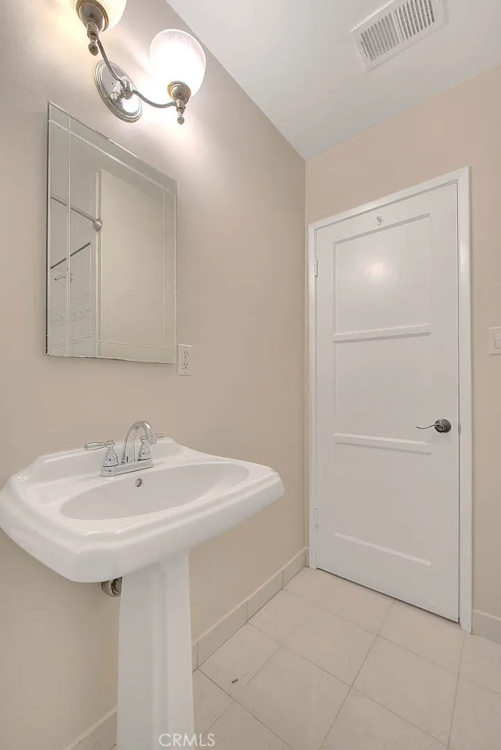 2942 Silva, Lakewood, California 90712 home-pic-27